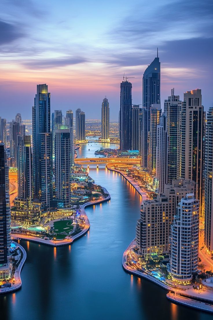 Marina de Dubaï illuminée au crépuscule